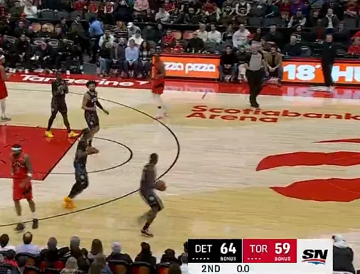 星空体育官网下载-半场：活塞以64-59领先猛龙，坎宁安10中6砍下16分6助攻